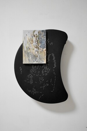 【京都 蔦屋書店】ミシオ 個展「星座と/は違う/手（サースカムスタンス）」5月29日（水）より開催。“選択の余地がない状況”というテーマを、クッションテーブルを支持体として表現する試み。