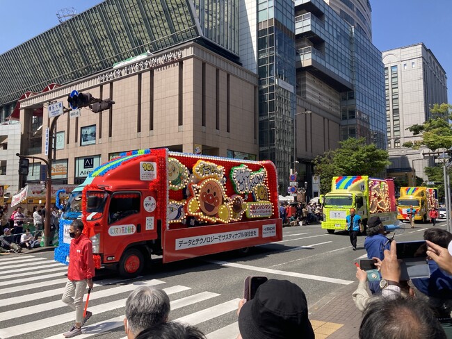 ユーグレナ社の次世代バイオディーゼル燃料「サステオ」が博多どんたく港まつりの「にしてつ花自動車」の燃料に採用されました