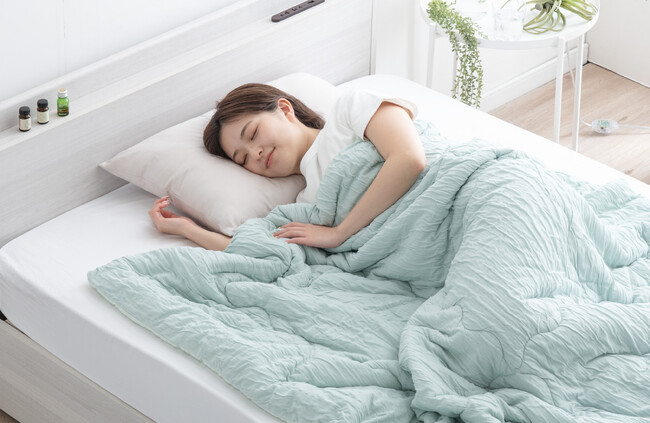 「もはや、エアコン！？」ひんやり続く夏用掛け布団が登場、こだわりの“さらひやタッチ”が寝苦しい夜を快適に！