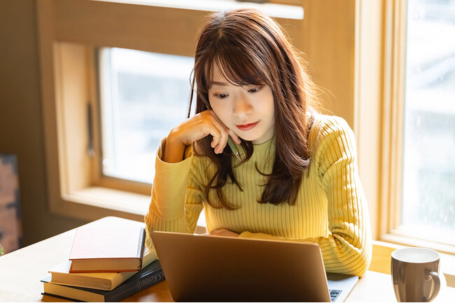 【副業】月の収入はいくら？副業をしている人200人に”主な仕事方法