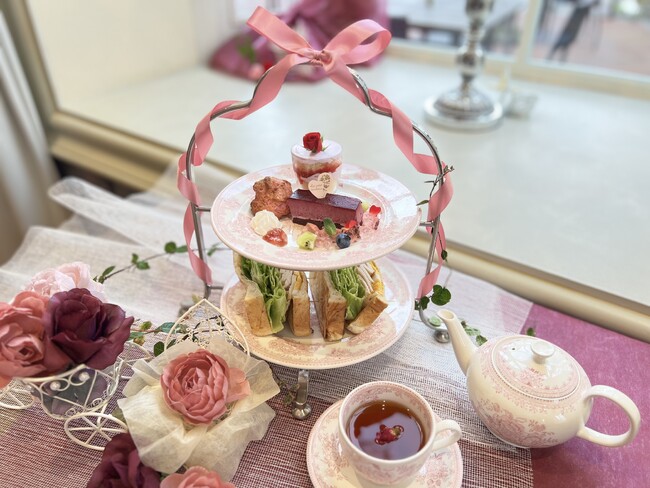 春バラの季節にあわせて「ローズアフタヌーンティー」を販売しています