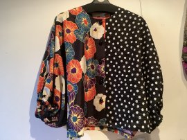 大分県のデザイナーによる「クレイジーモモンガブラウス」 大分県のデザイナーによる「クレイジーモモンガブラウス」