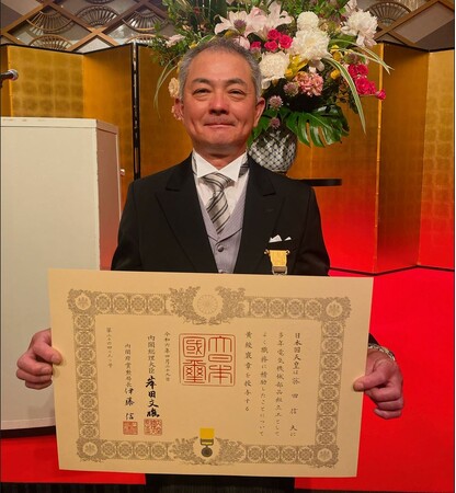 令和6年春の褒章において当社社員が黄綬褒章を受章