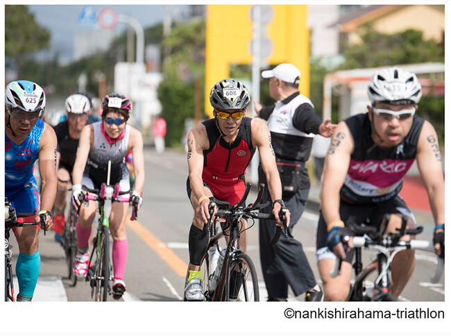 透き通る白良浜の海を泳ぎ、自然豊かな白浜のまちを駆け巡る５１.５km第９回南紀白浜トライアスロン大会を応援します！２０２４年５月１９日（日）運営ボランティア・ブース出店で大会を盛り上げます