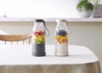 ボトルでそのまま飲めるコードレスなVitantonioのブレンダー　ミルクボトル型デザインにリニューアルし5月16日より順次発売