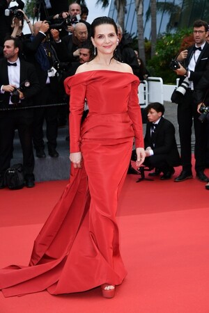 【DIOR】ジュリエット・ビノシュが纏うオートクチュールドレスのサヴォワールフェール