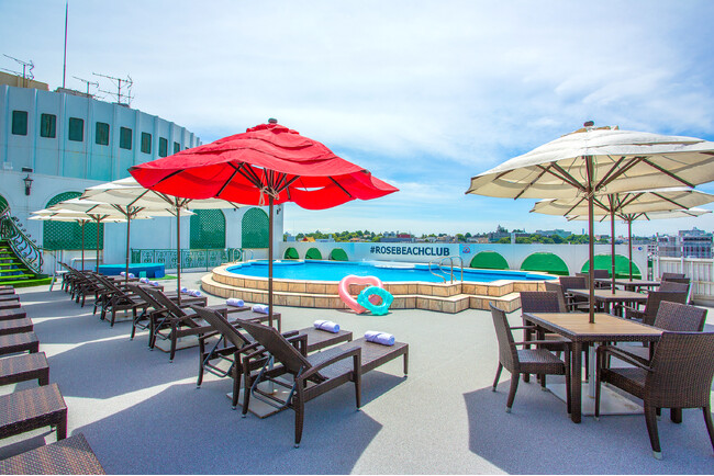 ローズホテル横浜|夏限定『#ROSEBEACHCLUB』プールオープン