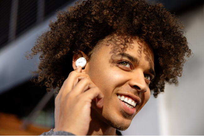 全自動パーソナライズ機能付き完全ワイヤレスイヤフォンDenon PerL Pro / Denon PerLに新色「ホワイト」を追加