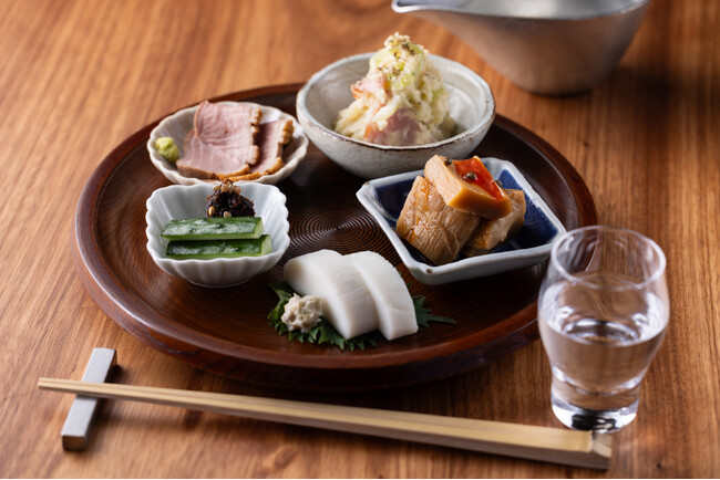 【東京・恵比寿】蕎⻨屋のおつまみ“蕎⻨前”と刺身、天ぷら、炙りもの。旬な逸品料理と酒を楽しむ店『蕎⻨いっこん』5月23日（木）オープン
