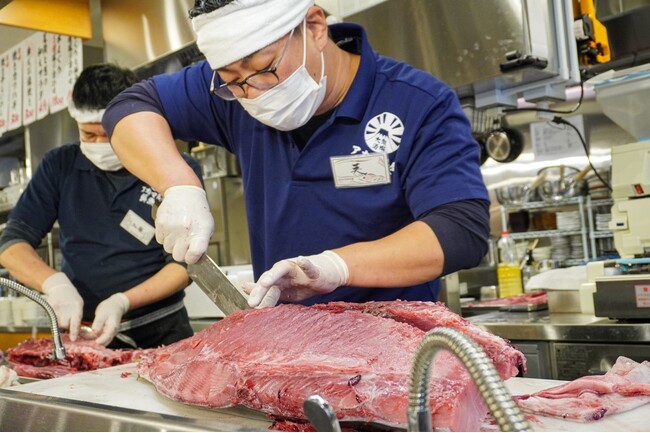 売り切れ御免! 大人気の「生本まぐろ解体ショー&即売会」「アカマル屋鮮魚店 溝の口店」で5/18(土)開催
