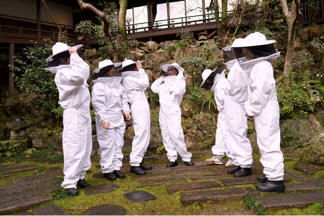 【ゲラン】アンジェリーナ・ジョリーが来日。ゲランとともに日本におけるミツバチ保護活動と“Women for Bees”プログラムを支援