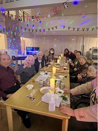 【100万回再生】有料老人ホームで第二回目となるスナックイベントが始まります。