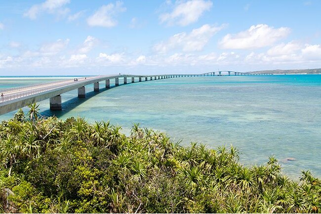 走りたい道路ランキング西日本編1位は、沖縄県 宮古島市の「伊良部大橋」