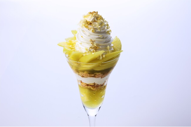 まさに芸術作品!初夏を味わうマスクメロンをふんだんに使用した贅沢パフェが新登場!