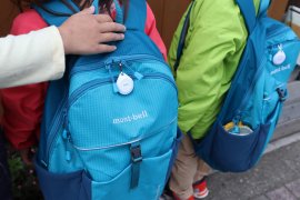 鞄にビーコンを取り付けて乗車1 鞄にビーコンを取り付けて乗車1