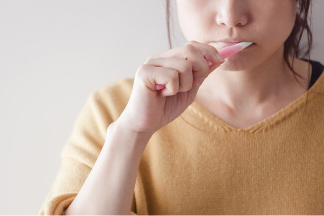 【むし歯予防】歯磨きは”いつ”してる？オーラルケア用品の利用で「歯磨き粉」の次に多かった物とその理由は？