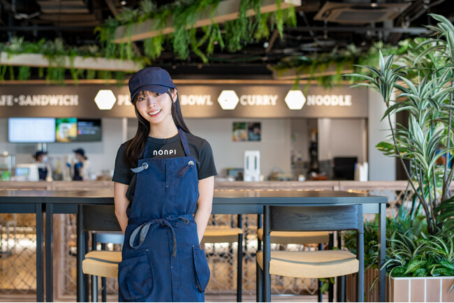 社食のノンピ、スタッフの新制服を公開。「社食の会社って意外といいかも。」若手への業界認知へ。