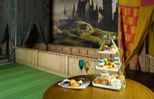 ワーナー ブラザース スタジオツアー東京 - メイキング・オブ・ハリー・ポッター、開業1周年を記念した期間限定メニュー「1周年アニバーサリー アフタヌーンティー」が登場