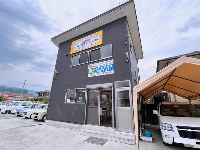 【日本初の3台設置EV充電ステーションが山梨県に完成】最大180kWのEV超急速充電器「FLASH」を同一箇所に3台設置