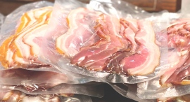 幻の豚・南の島豚が沖縄に初上陸!「南の島豚の燻製生ベーコン」の販売開始。2024年6月下旬より順次 幻の豚・南の島豚が沖縄に初上陸!「南の島豚の燻製生ベーコン」の販売開始。2024年6月下旬より順次