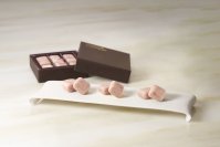 薬師神 陸シェフ プロデュースのスイーツブランド『BRANCHE CHOCOLAT』より生チョコレートシリーズの第3弾「古都華いちごの生チョコレート」を5月24日発売