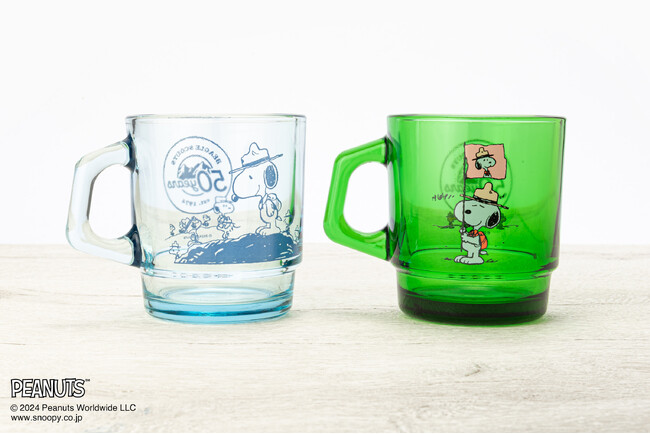 [PEANUTS ビーグル・スカウト50周年記念] Fire-King ピーナッツシリーズより ビーグル・スカウト50周年ロゴを配した2つのアニバーサリーマグが登場です。