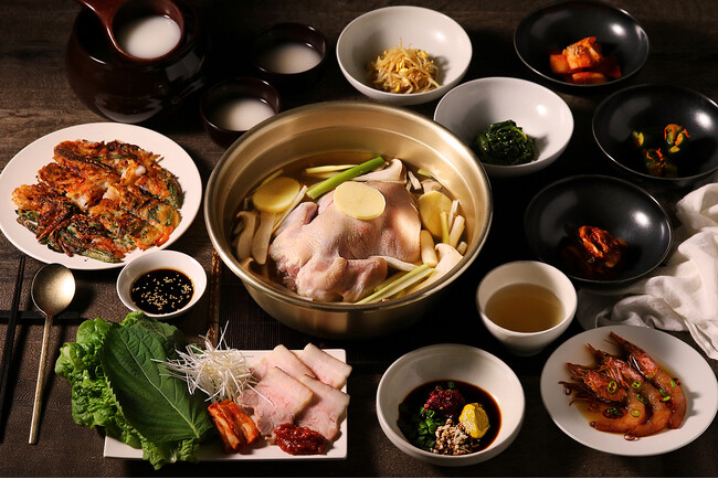 国産丸鶏タッカンマリ食べ放題。神戸旧居留地に専門店「晴レ時々タッカンマリ食堂」2024年6月7日オープン。