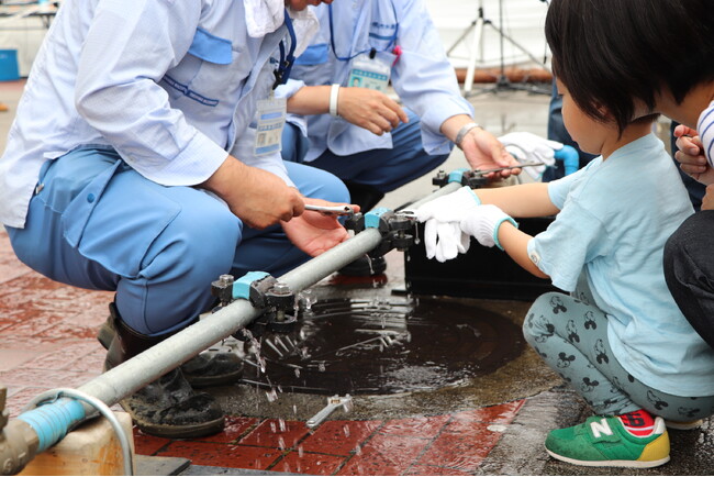 水道工事ＶＲ体験や丸太切り体験も！「第66回水道週間イベント」を桜木町駅前で開催します。