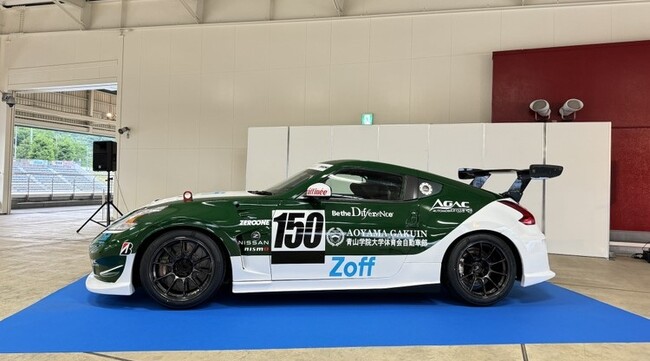 メガネブランド「Zoff」が創立150年を迎える青山学院大学の体育会自動車部がレーシングチーム「TEAM ZEROONE」のサポートもと結成した「TEAM青山学院大学体育会自動車部」への支援を開始