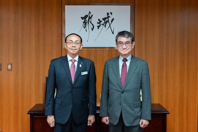 河野太郎デジタル大臣に本市のデジタル化の取組みを視察いただきました