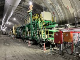 写真1:新型テールピース台車 写真1:新型テールピース台車