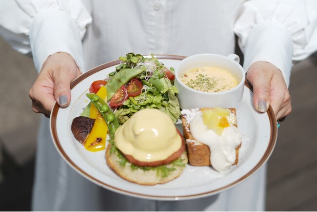 「ベジベネディクト」が期間限定で復活！川口市のプラントベースカフェ「1110 CAFE/BAKERY」6月の週末限定メニューを発表