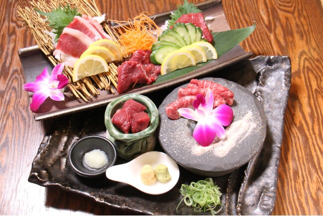 ＜5月29日グランドオープン＞希少な国産馬肉や朝引き鶏を堪能できる唯一無二の居酒屋！【純国産馬刺しと朝引き鶏 にほんいち 大阪堺筋本町店】