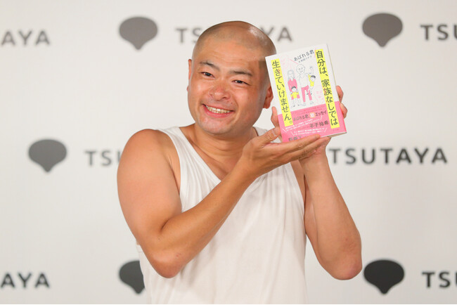 あばれる君 110名を超えるファンと交流！初エッセイ『自分は、家族なしでは生きていけません。』刊行記念サイン会を開催しました。