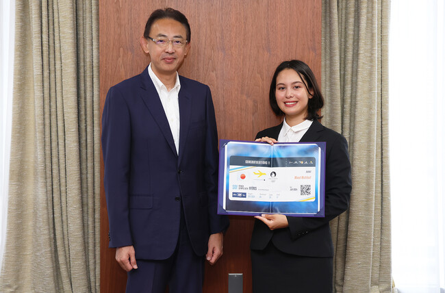 高槻市出身の西田さんがセーリングでのパリオリンピック出場を市長に報告