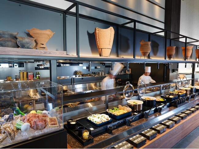 北海道「サロマ湖 鶴雅リゾート」のレストランを全面改装！オホーツクの歴史・文化を表現したデザイン空間で、食を愉しみながら地域の特色を知る新スタイルビュッフェが誕生しました。