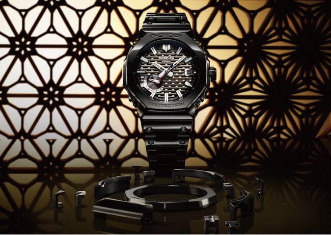 「木組」の機能美から着想を得た格子状立体文字板の“MR-G”