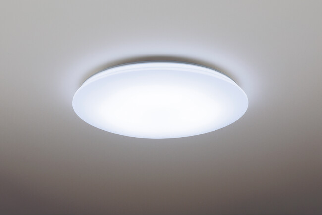 パナソニック LEDシーリングライトの点灯・消灯情報で離れて暮らす家族を見守りできる「あかりdeみまもりサービス」を開始