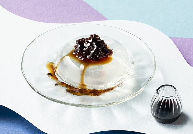 こぼれる寸前の驚きのくちどけ！まるで“食べる水玉”な夏の名物『水あんみつ』が登場