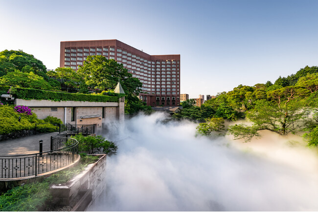 【ホテル椿山荘東京】ラニーニャ現象の夏に、滝の水しぶきを再現した浴びる庭園演出が初登場！　　ミストで“びしょ濡れ”「雲海スプラッシュ」を7月1日から開始