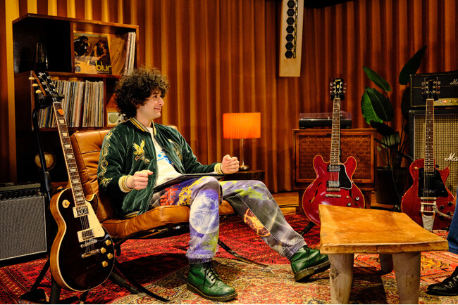 みのミュージックがホストを務めるギタリスト必見のギブソンTV日本版公式トーク・プログラム『G-Base』～第 4 回目ゲストに登場するのは柳沢 進太郎氏(go!go!vanillas)！！～