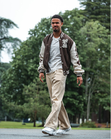 【ルイ・ヴィトン】ワレン・ザイール=エムリが、ルイ・ヴィトンを着用