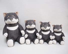 「柴犬のぬいぐるみ-黒柴」4サイズ(正面) 「柴犬のぬいぐるみ-黒柴」4サイズ(正面)