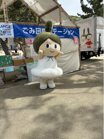 うみぞら映画祭2024　ベルちゃんルコちゃんゴミ回収に活躍！