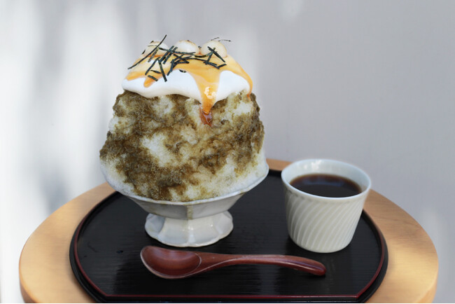 日本茶カフェ「八屋」オリジナルかき氷が今年も登場　第１弾は「和」の素材を存分に味わえる「みたらしと玄米茶のかき氷」！～“みたらし”と “玄米茶”が織りなす爽やかな味わいが楽しめる新感覚のかき氷～