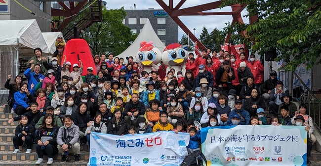 ツルハドラッグ「つるくん」も参加、楽しくごみを拾おう！「テレビ父さんと大通公園でごみ拾い！」を開催しました！