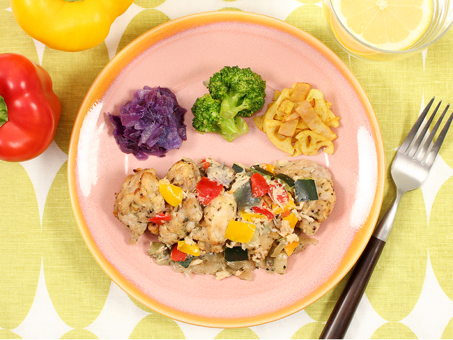 シェフ特製の食べるオニオンドレッシングをたっぷり絡めて食べて欲しい「ハーブ香るローストチキン」が6月4日（火）ナッシュから新発売