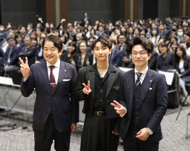 與真司郎さんを招き、「自分らしく生きる」をテーマとしたLGBTQ＋に関する講演を行いました