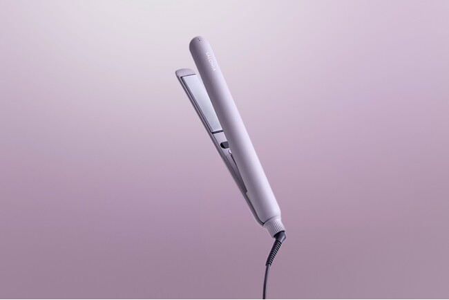 ヘアアイロン使用率NO.1*「SALONIA」高機能プレミアムラインにニュアンスカラー「ピンク」が6月17日新発売  独自の「SILKY TECH(R)」**搭載によりツヤ変化率が203%にアップ***