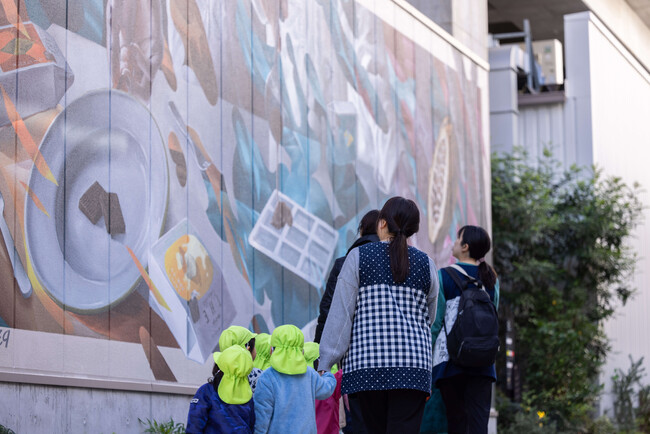 町中にアートのライブ感を。「MURAL MEDIA」として、数ヶ月毎にアートが変わる壁面を京王電鉄と共に開発!6月5日よりアーティストuomoriのペイントが下北沢でスタート